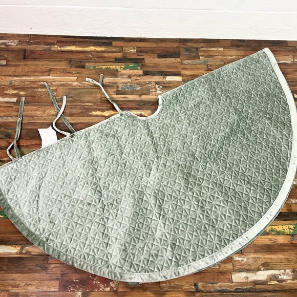 Martha Stewart Holiday Martha Stewart Christmas Tree Skirt Sage Green Velvet Quilted Poshmark